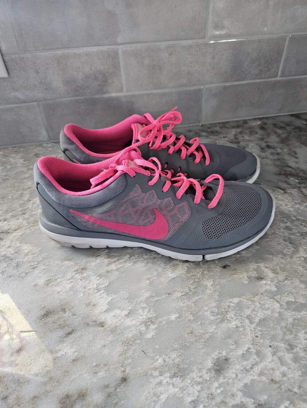 Nike Flex 2015 RN Womens 10.5 Gray Pink Running Shoes Sneakers 709021-009 Gym